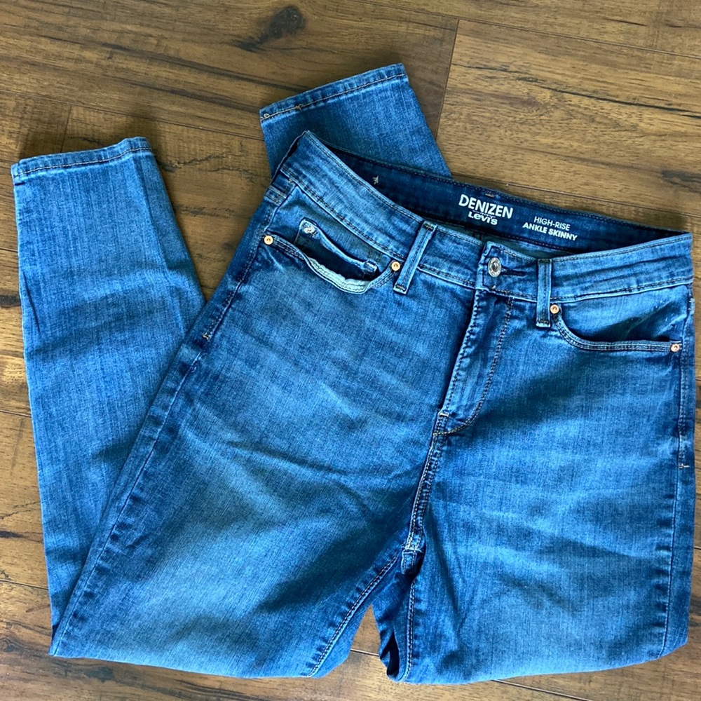 Denizen Jeans from Levi’s!  High rise and Ankle Skinny!